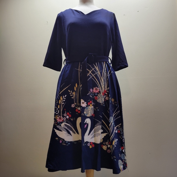 Women's swan dress 1x - Picture 2 of 4